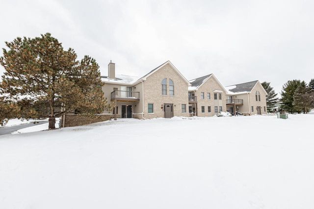 930 Oconomowoc PARKWAY, Oconomowoc, WI 53066