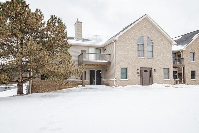 930 Oconomowoc PARKWAY, Oconomowoc, WI 53066