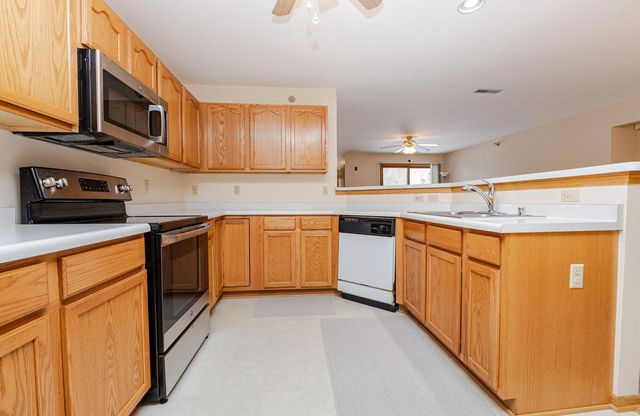 930 Oconomowoc PARKWAY, Oconomowoc, WI 53066