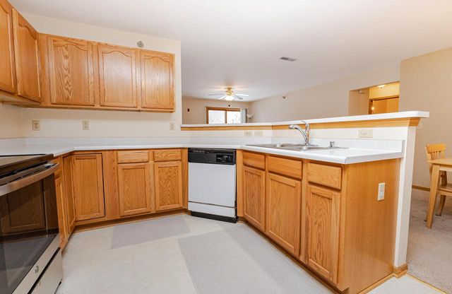 930 Oconomowoc PARKWAY, Oconomowoc, WI 53066