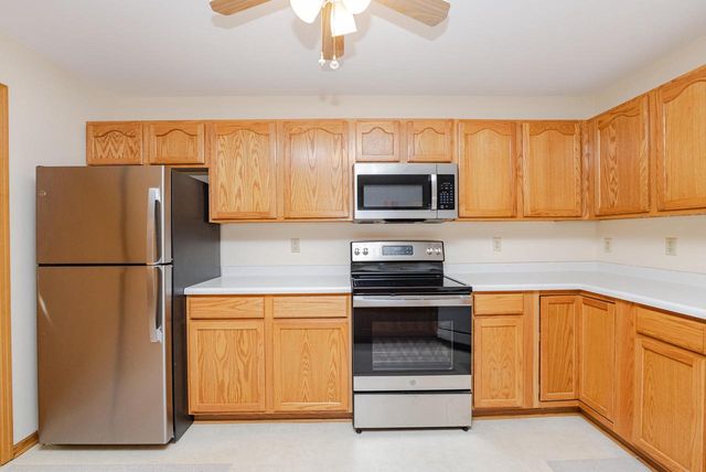 930 Oconomowoc PARKWAY, Oconomowoc, WI 53066