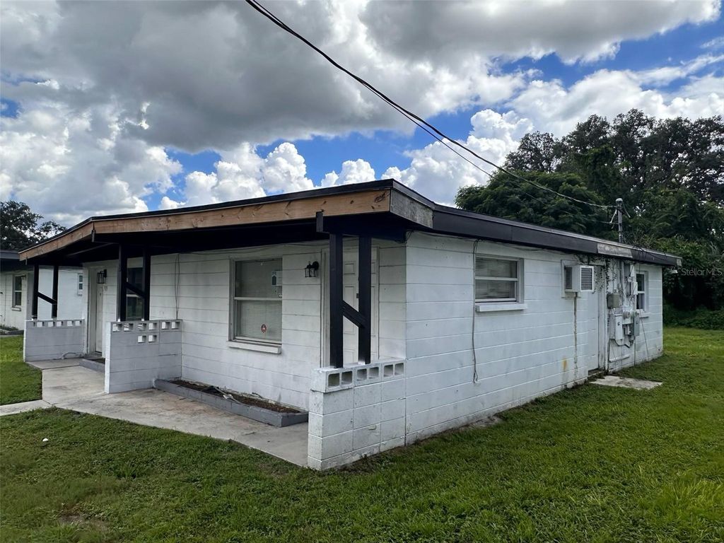 Image 11 of property listing at 919 E 122ND AVENUE, Tampa, FL 33612
