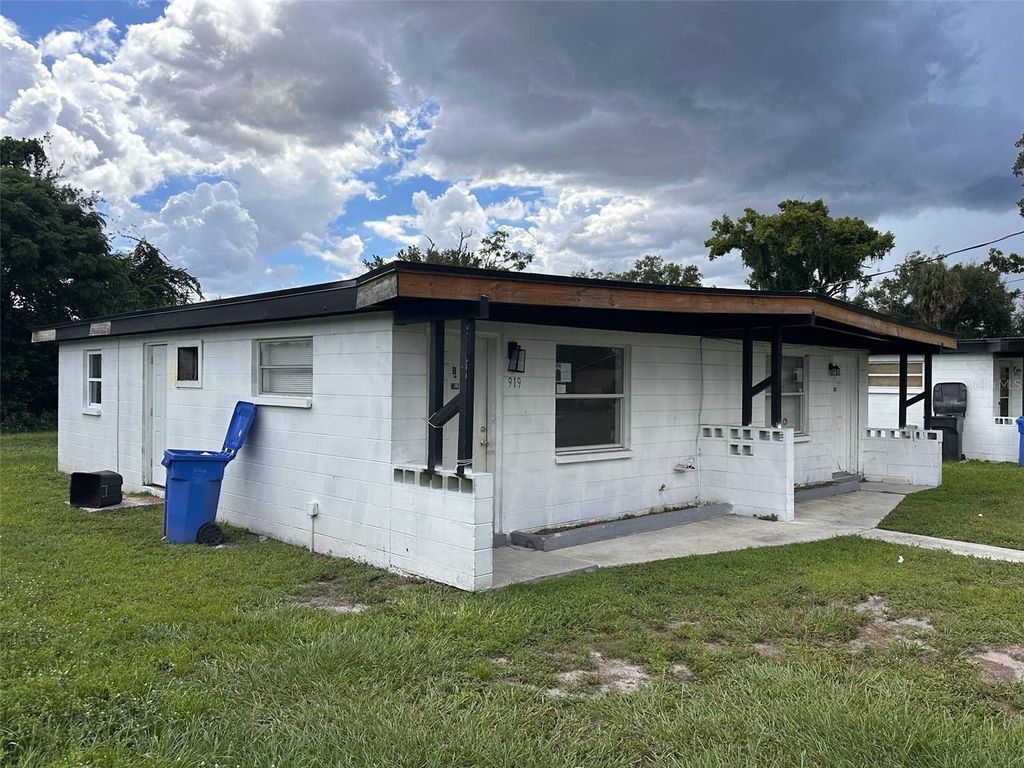 Image 13 of property listing at 919 E 122ND AVENUE, Tampa, FL 33612