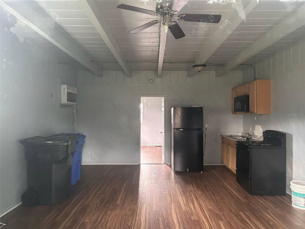 Image 16 of property listing at 919 E 122ND AVENUE, Tampa, FL 33612