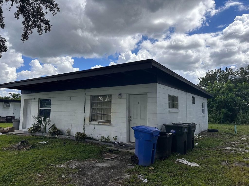 Image 18 of property listing at 919 E 122ND AVENUE, Tampa, FL 33612