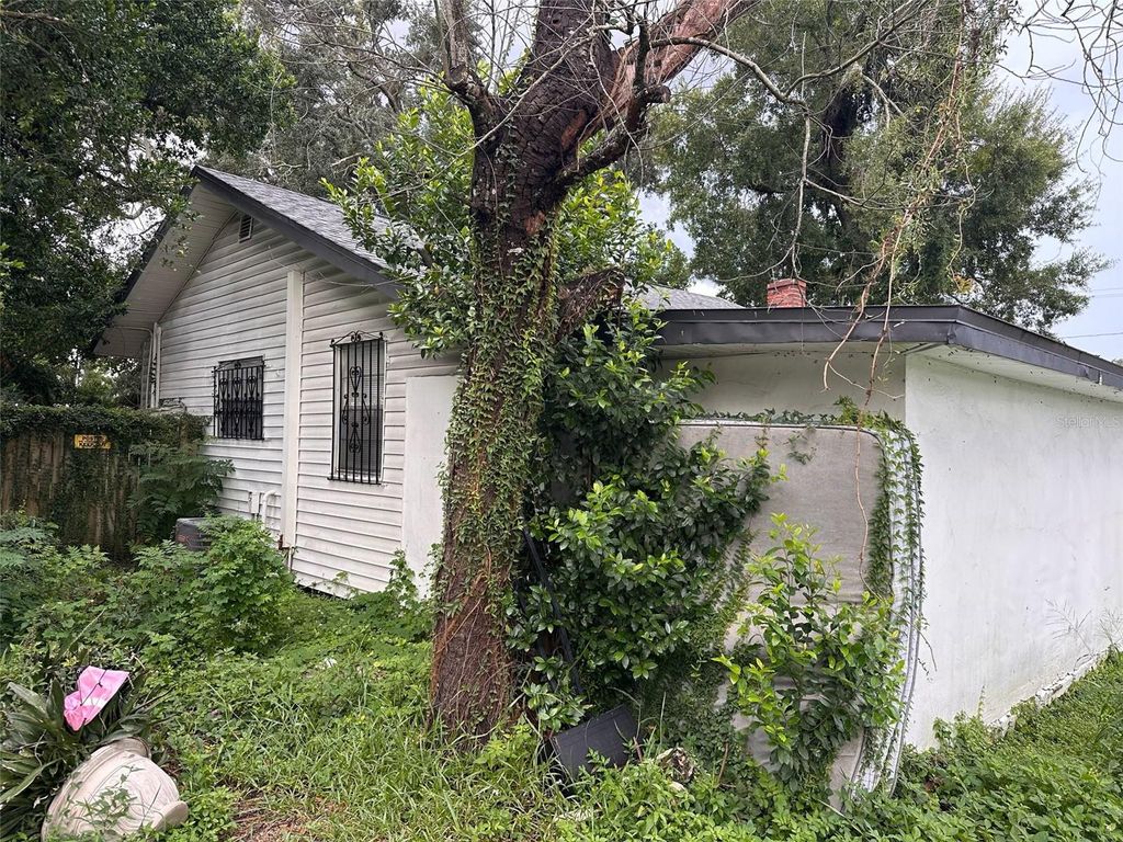 Image 20 of property listing at 919 E 122ND AVENUE, Tampa, FL 33612