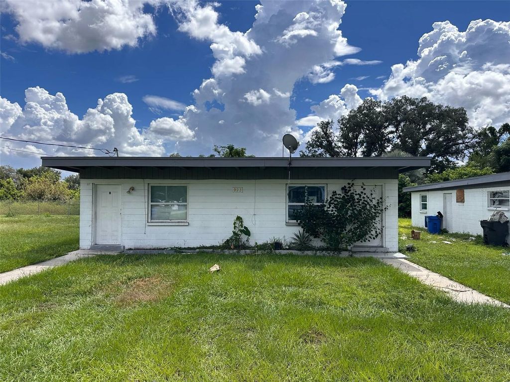 Image 22 of property listing at 919 E 122ND AVENUE, Tampa, FL 33612