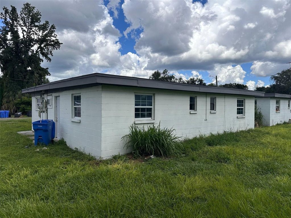 Image 4 of property listing at 919 E 122ND AVENUE, Tampa, FL 33612
