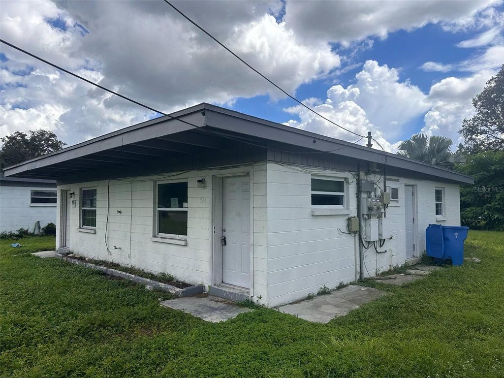 Image 5 of property listing at 919 E 122ND AVENUE, Tampa, FL 33612