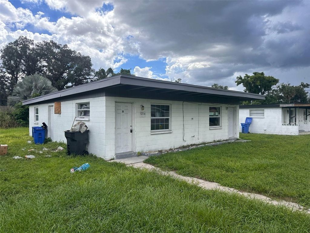 Image 6 of property listing at 919 E 122ND AVENUE, Tampa, FL 33612