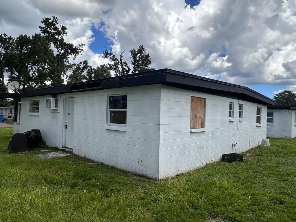 Image 7 of property listing at 919 E 122ND AVENUE, Tampa, FL 33612