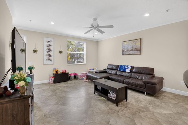 1252 Via De Fossi, Boynton Beach, FL 33426