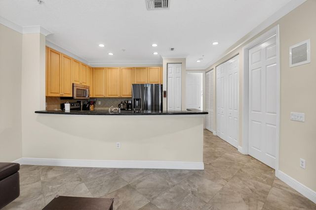 1252 Via De Fossi, Boynton Beach, FL 33426