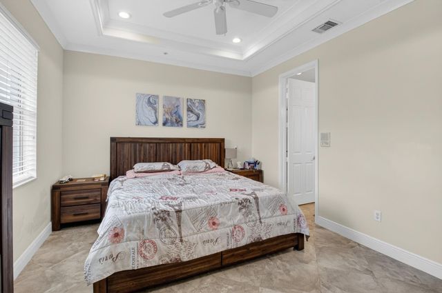 1252 Via De Fossi, Boynton Beach, FL 33426