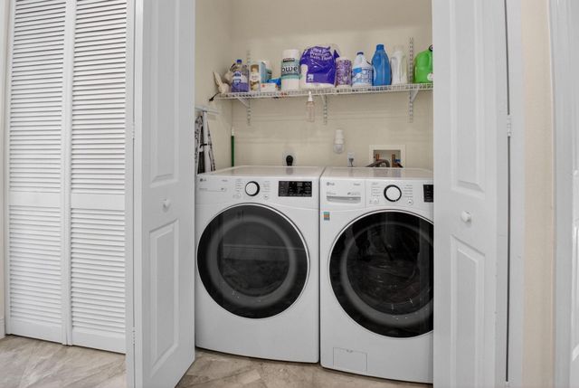 1252 Via De Fossi, Boynton Beach, FL 33426