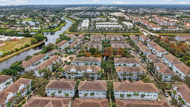 1252 Via De Fossi, Boynton Beach, FL 33426