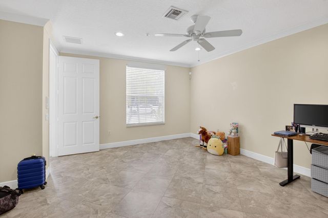 1252 Via De Fossi, Boynton Beach, FL 33426