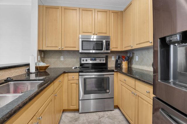 1252 Via De Fossi, Boynton Beach, FL 33426