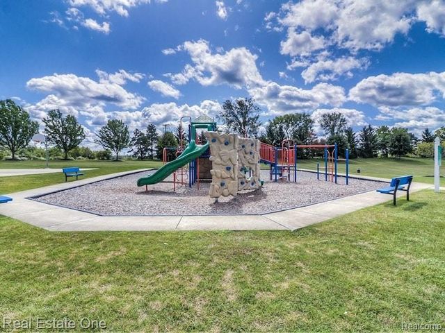 6435 Prince Blvd, Tyrone Township, MI 48430