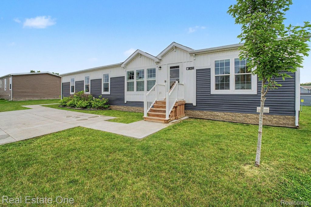 6435 Prince Blvd, Tyrone Township, MI 48430