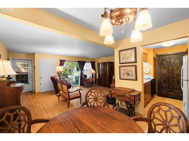 15938 QUARRY Rd B-3, Lake Oswego, OR 97035