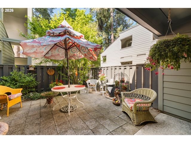 15938 QUARRY Rd B-3, Lake Oswego, OR 97035
