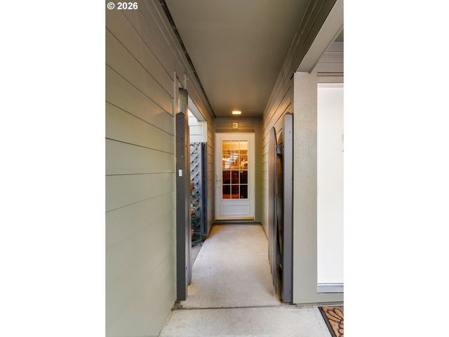 15938 QUARRY Rd B-3, Lake Oswego, OR 97035