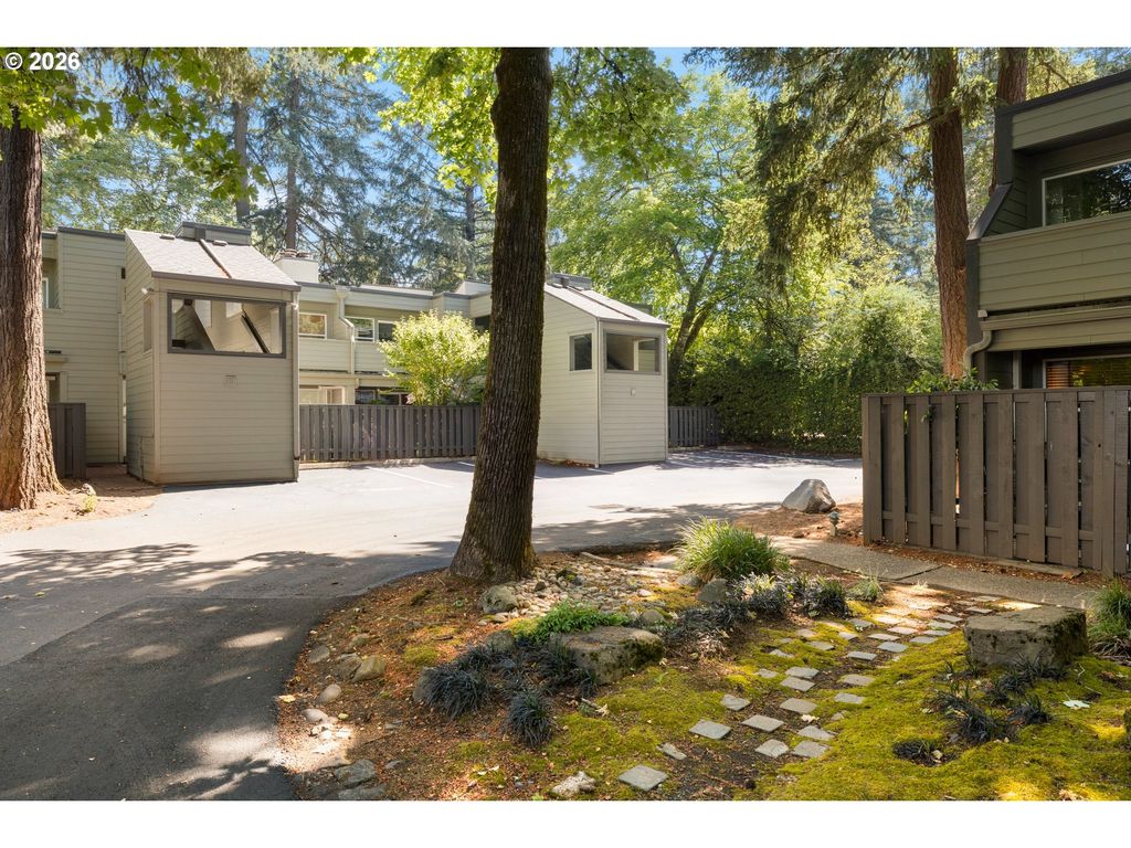 15938 QUARRY Rd B-3, Lake Oswego, OR 97035