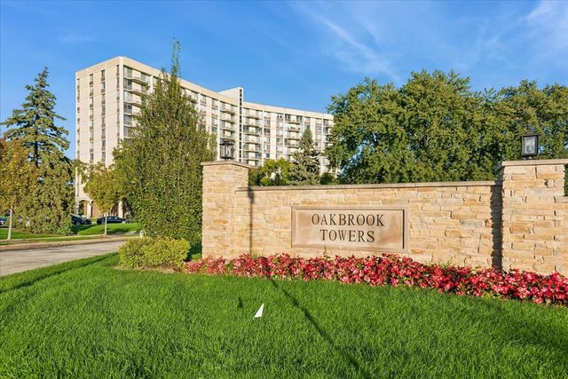 20 N Tower Road 6A, Oak Brook, IL 60523