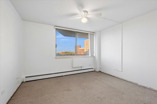 20 N Tower Road 6A, Oak Brook, IL 60523