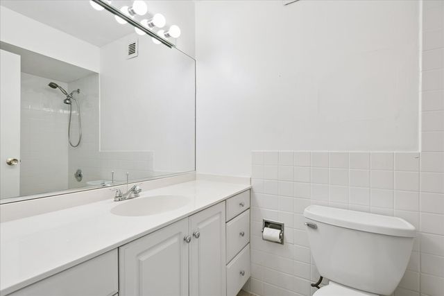 20 N Tower Road 6A, Oak Brook, IL 60523