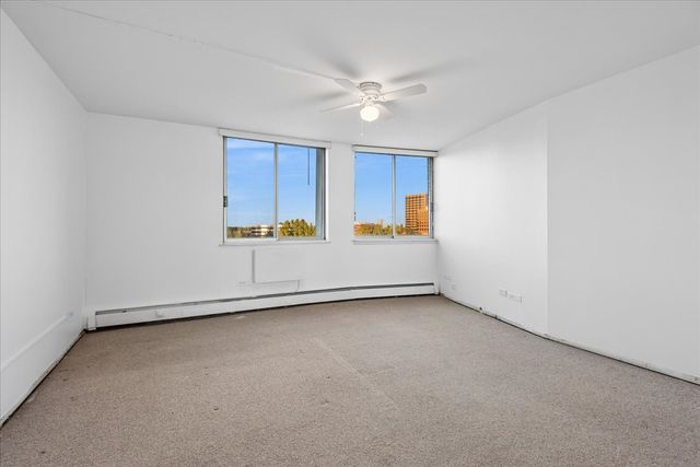 20 N Tower Road 6A, Oak Brook, IL 60523