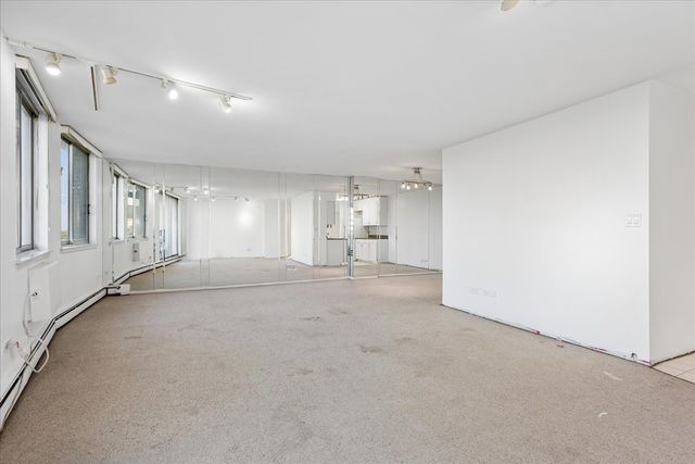 20 N Tower Road 6A, Oak Brook, IL 60523