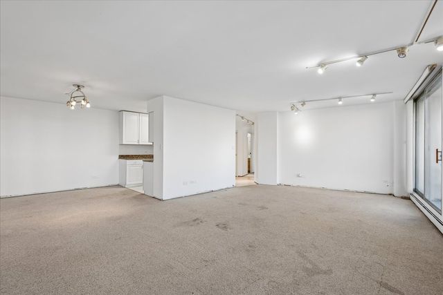 20 N Tower Road 6A, Oak Brook, IL 60523