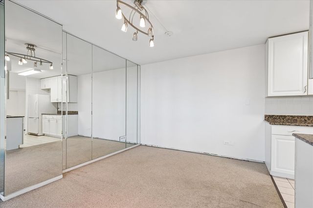 20 N Tower Road 6A, Oak Brook, IL 60523