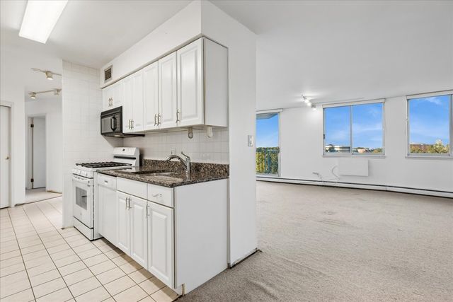 20 N Tower Road 6A, Oak Brook, IL 60523