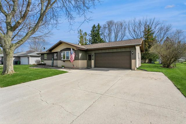 445 LA VESTA COURT, Brillion, WI 54110