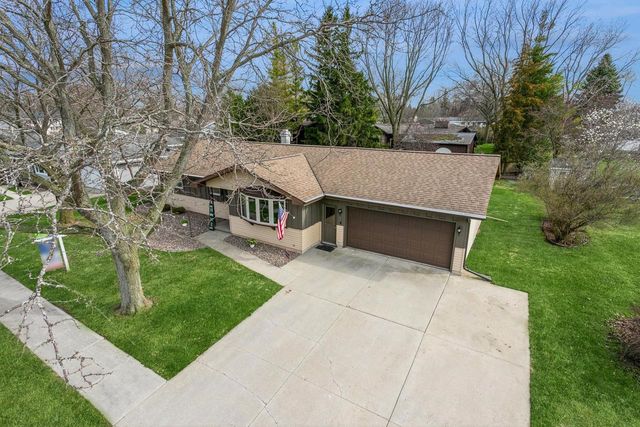 445 LA VESTA COURT, Brillion, WI 54110