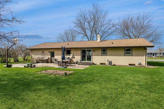 445 LA VESTA COURT, Brillion, WI 54110