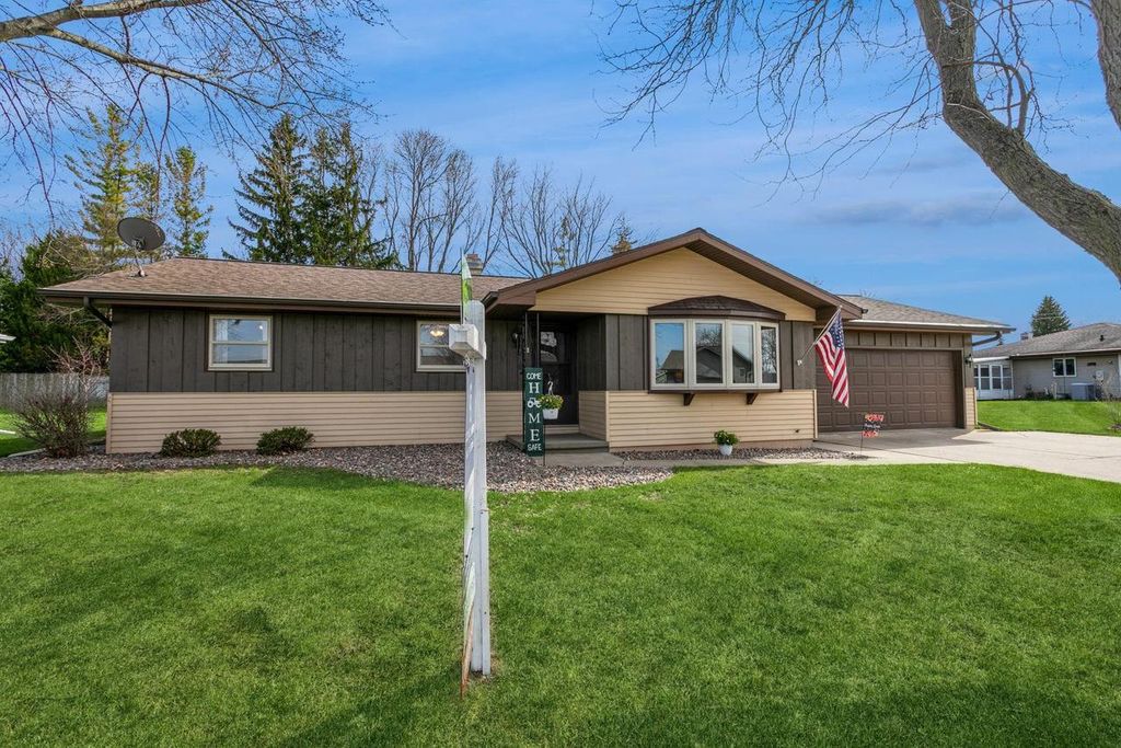 445 LA VESTA COURT, Brillion, WI 54110