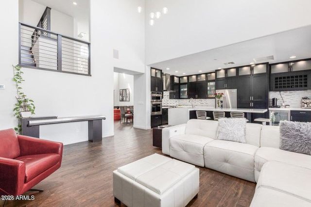 2012 W CHIMNEY ROCK Road, Phoenix, AZ 85085