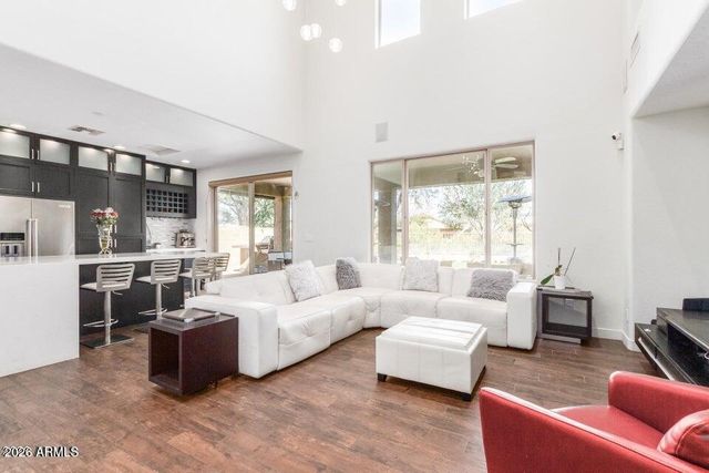 2012 W CHIMNEY ROCK Road, Phoenix, AZ 85085