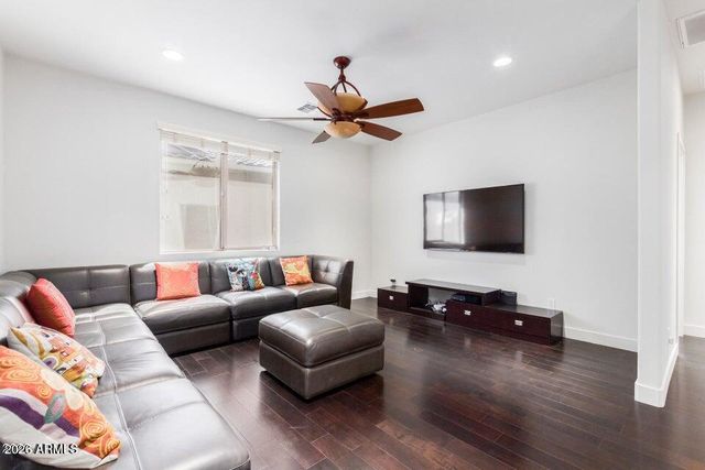 2012 W CHIMNEY ROCK Road, Phoenix, AZ 85085