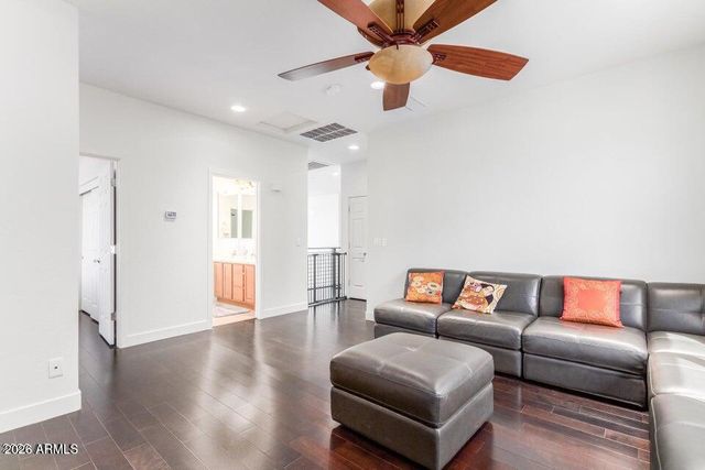 2012 W CHIMNEY ROCK Road, Phoenix, AZ 85085