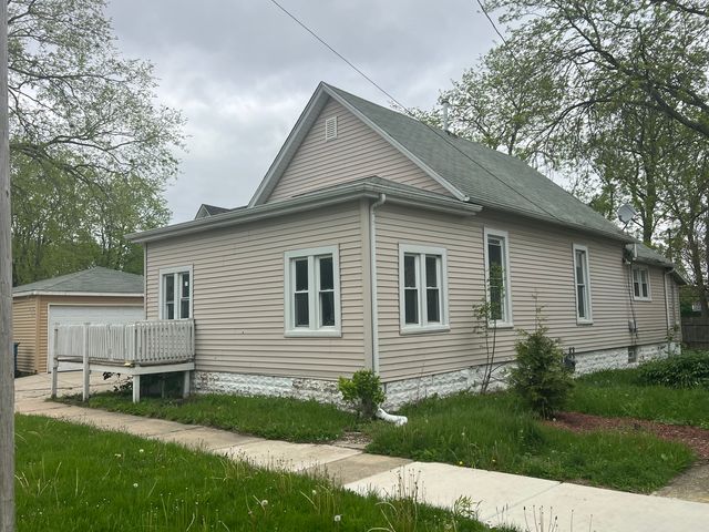 429 E Locust Street, Kankakee, IL 60901