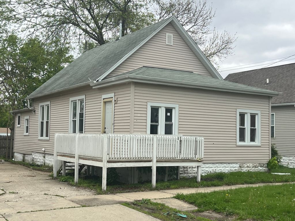 429 E Locust Street, Kankakee, IL 60901