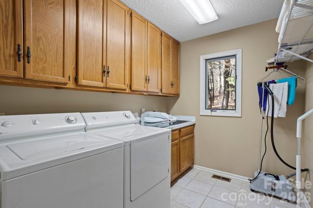 231 Greenleaf Drive, Flat Rock, NC 28731