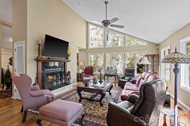 231 Greenleaf Drive, Flat Rock, NC 28731