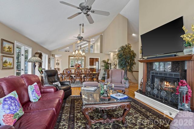 231 Greenleaf Drive, Flat Rock, NC 28731