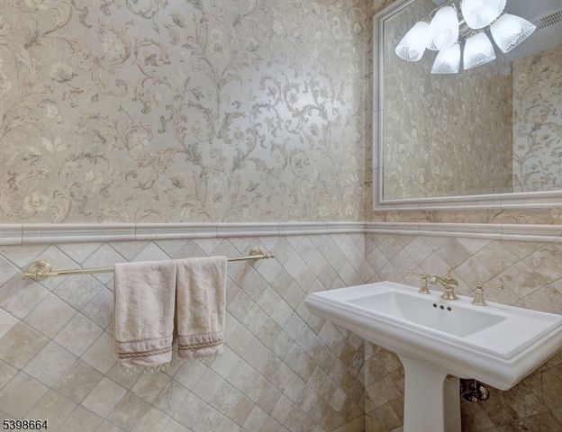 6 Norman Ct, Livingston Twp., NJ 07039